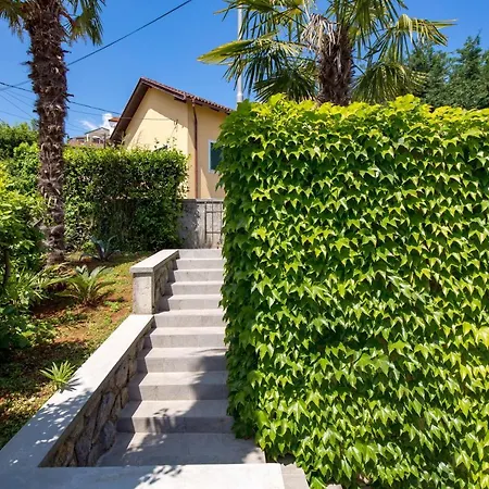 Lomida أوباتيا